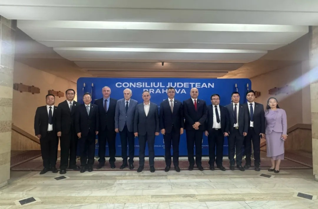 潘锋率工商代表团赴普拉霍瓦省考察并与省领导座谈 