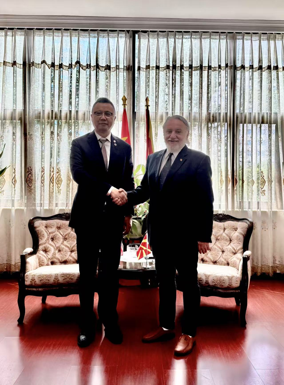 潘锋与北马其顿驻华大使萨什科工作座谈 