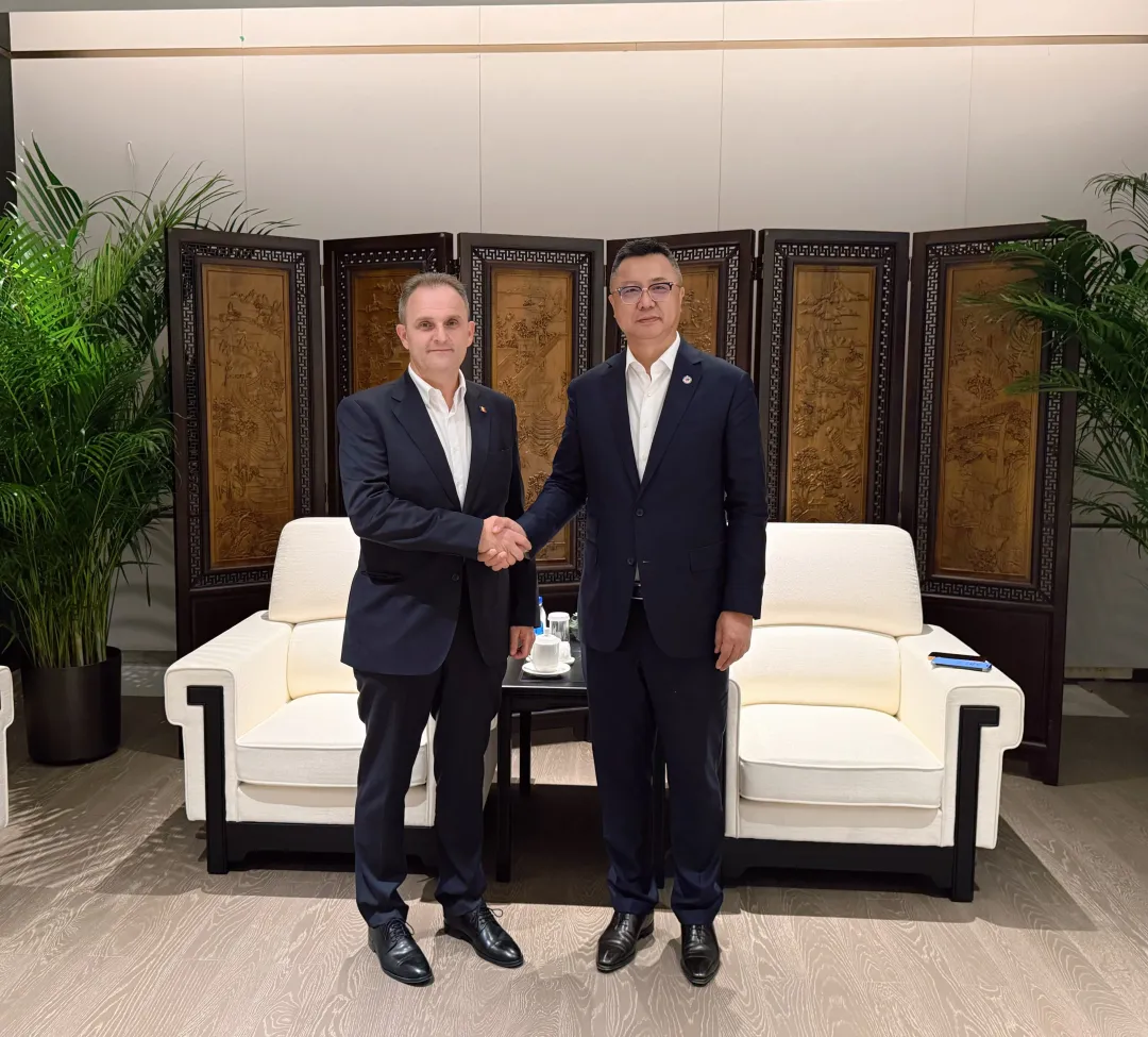 潘锋在京会见罗马尼亚外宾共商合作新机遇 