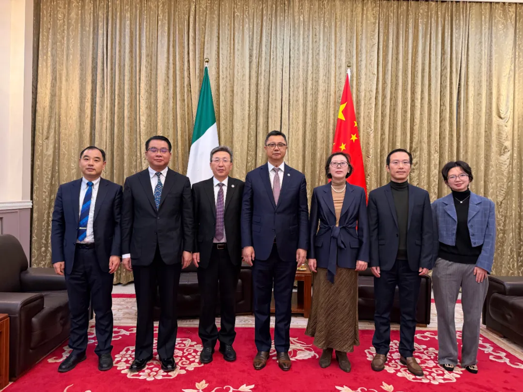 潘锋与中国驻意大利使馆工作会谈 