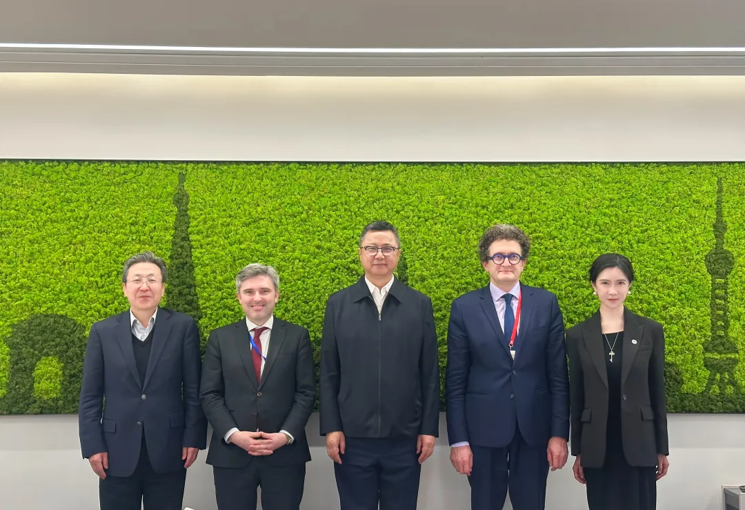 潘锋与法国驻上海总领事馆总领事王度工作座谈 